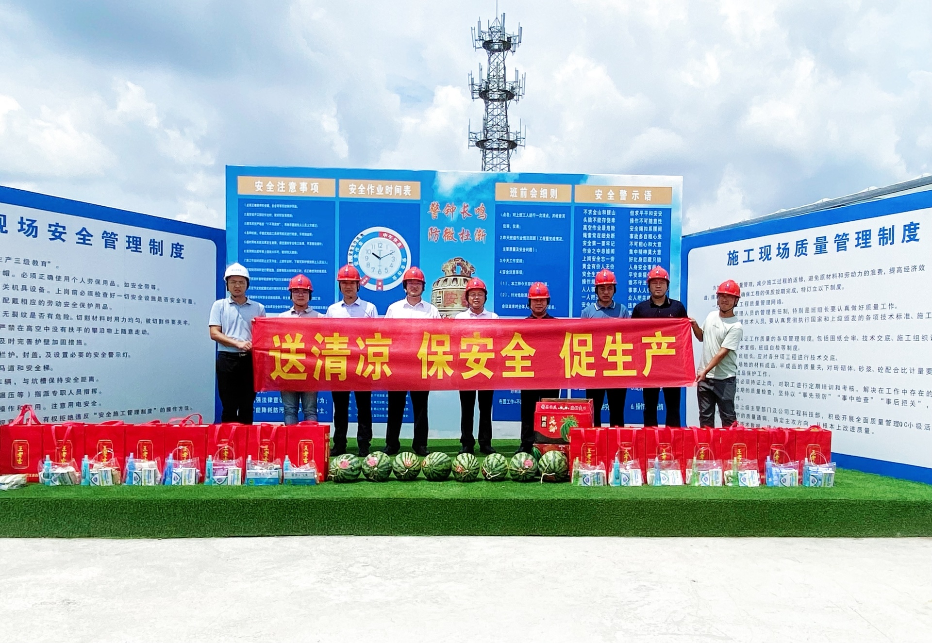 Chủ tịch Wang Kexiang đến dự án phát điện quang năng Hải Nam Văn Xương để khảo sát và gửi mát