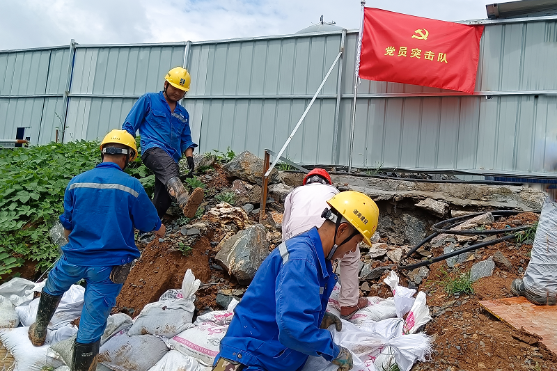 Nghe tin lũ lụt mà hành động, đội quânan tiên phong ở tuyến đầu